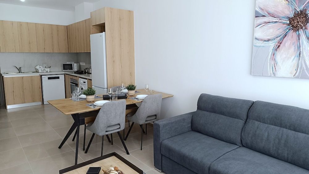 Larvella Estia Luxury Suites 2
