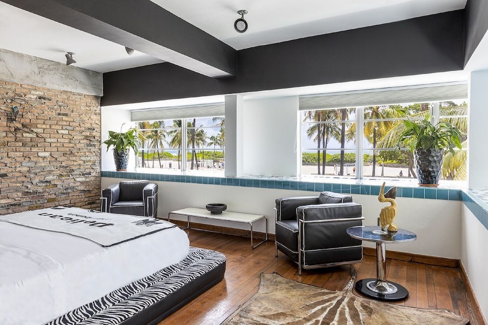 Pelican Hotel Miami Beach 1
