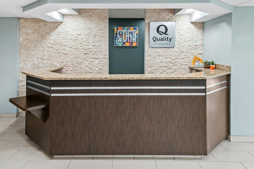Quality Inn & Suites Fort Worth North - Haltom City 2
