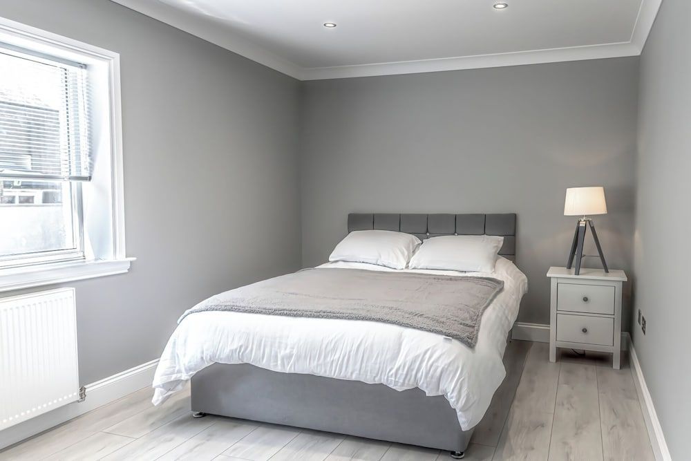 1 Bed Cottage-Sleeps 2-Parking-Pets-Hot Tub 1