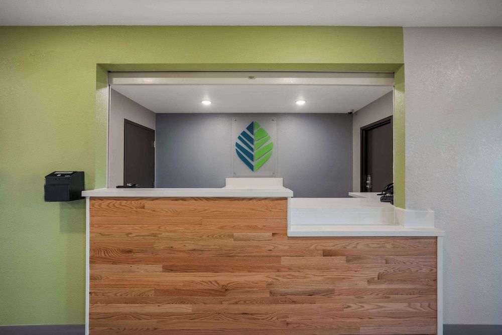 WoodSpring Suites Milwaukee - Menomonee Falls 2