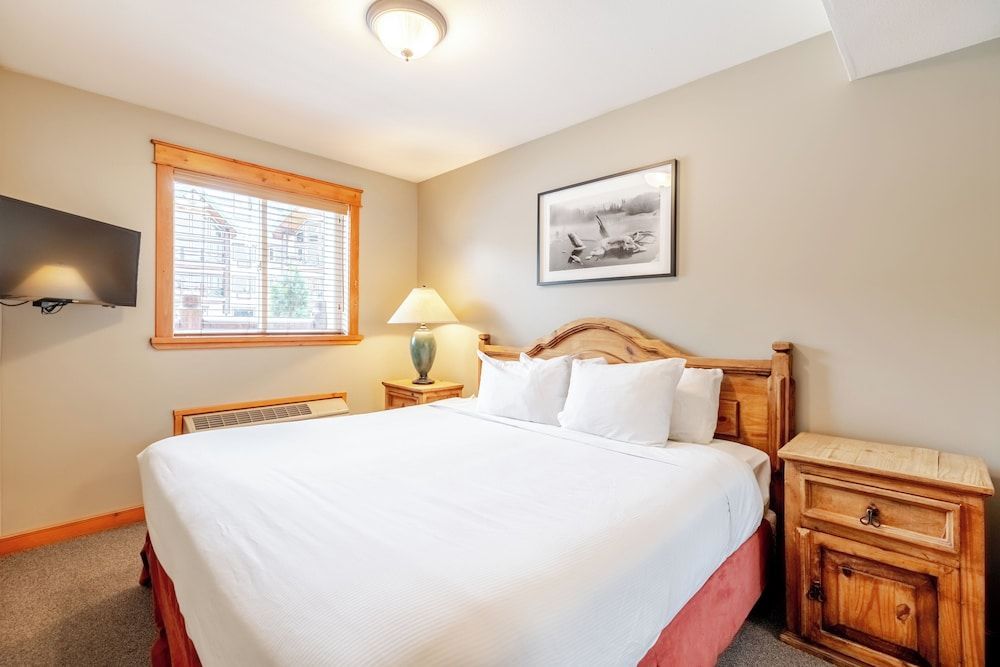 Lizard Creek Lodge 2