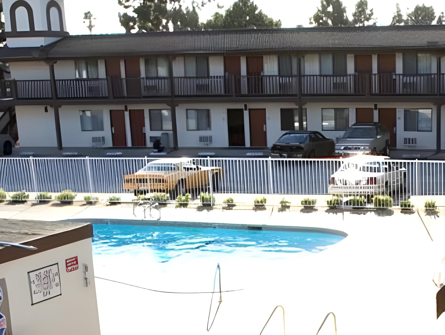 Ez 8 Motel Newark 2