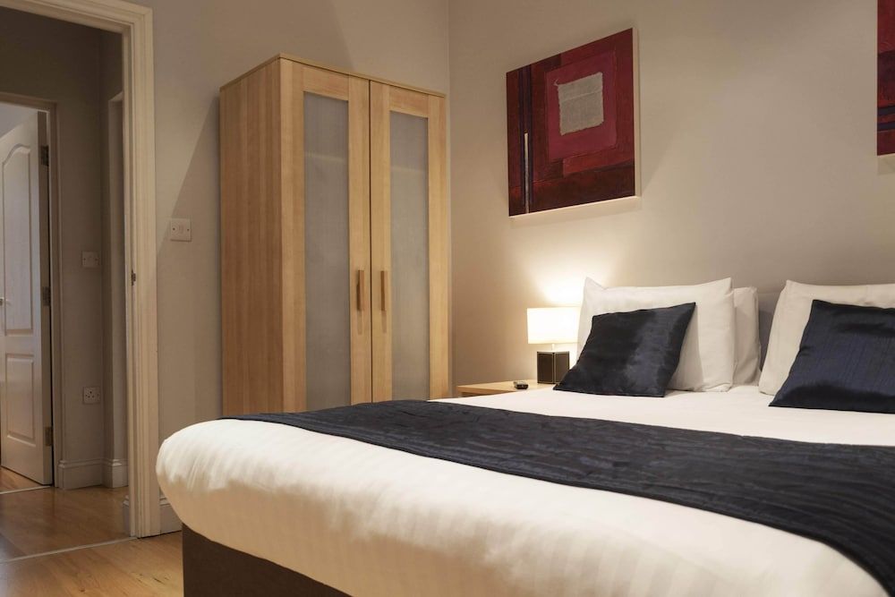 12 London Street Apartments 2