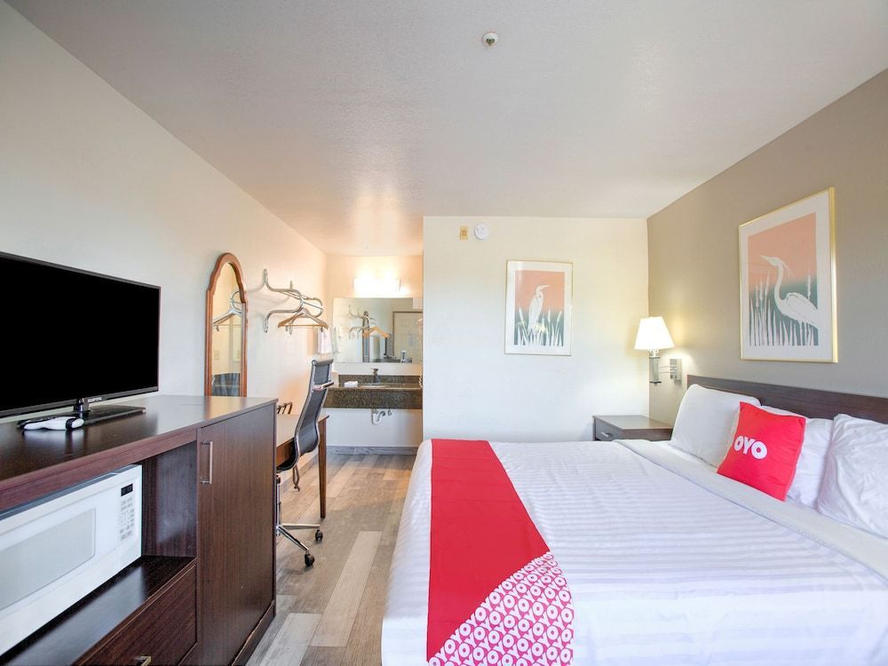 OYO Woodland Hotel and Suites 1