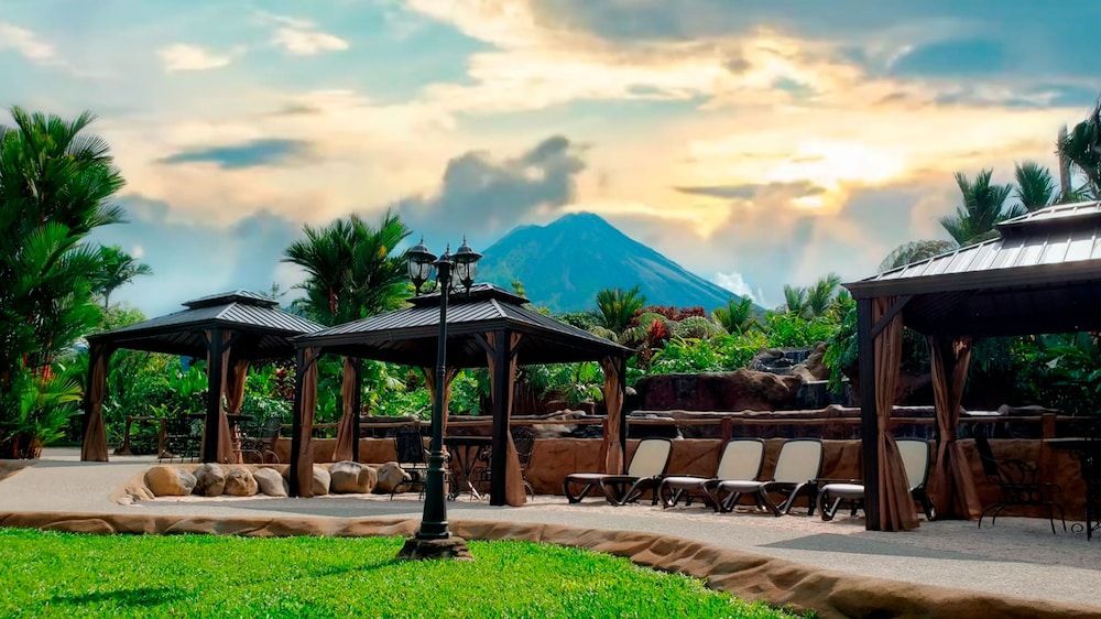 Volcano Lodge, Hotel & Thermal Experience 1
