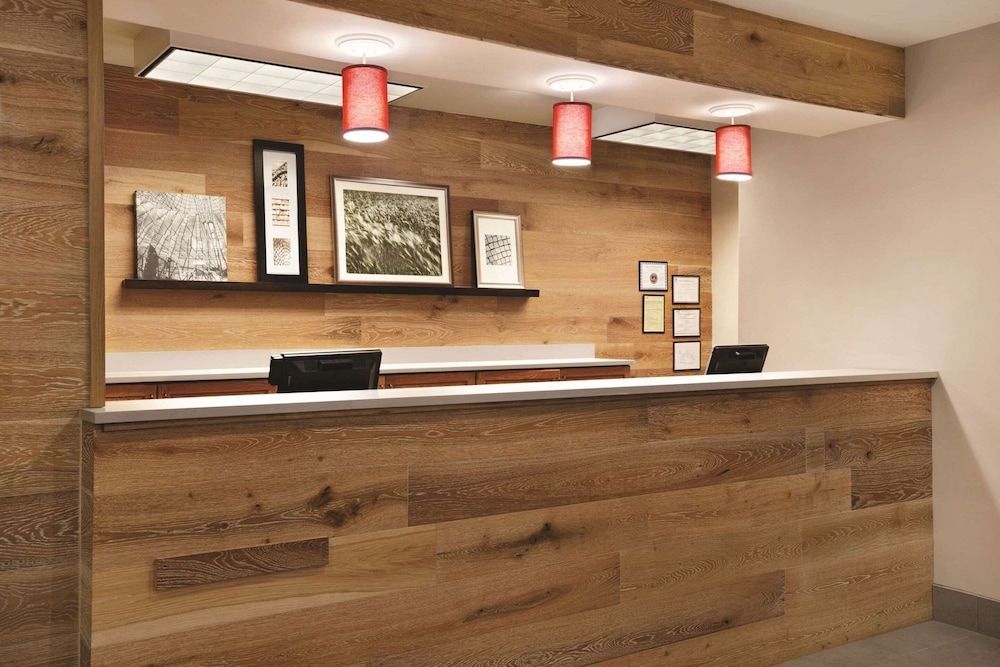 Country Inn & Suites by Radisson, Newnan, GA 2