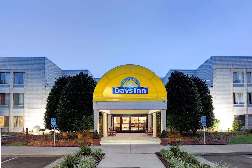 Days Inn by Wyndham Newport News City Center Oyster Point 1