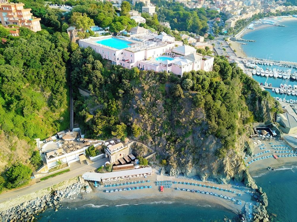 Hotiday Arenzano Pineta 1