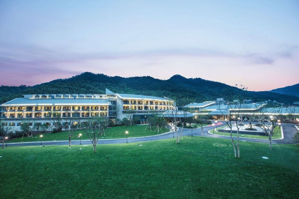 Howard Johnson By Wyndham Dongqian Lake Plaza Ningbo 1