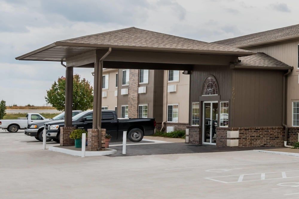 Super 8 by Wyndham Gardner 1