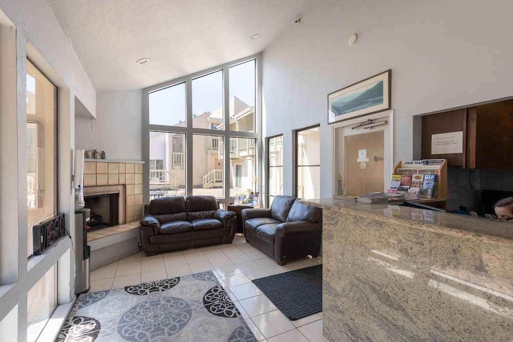 Cannery Row Inn 2
