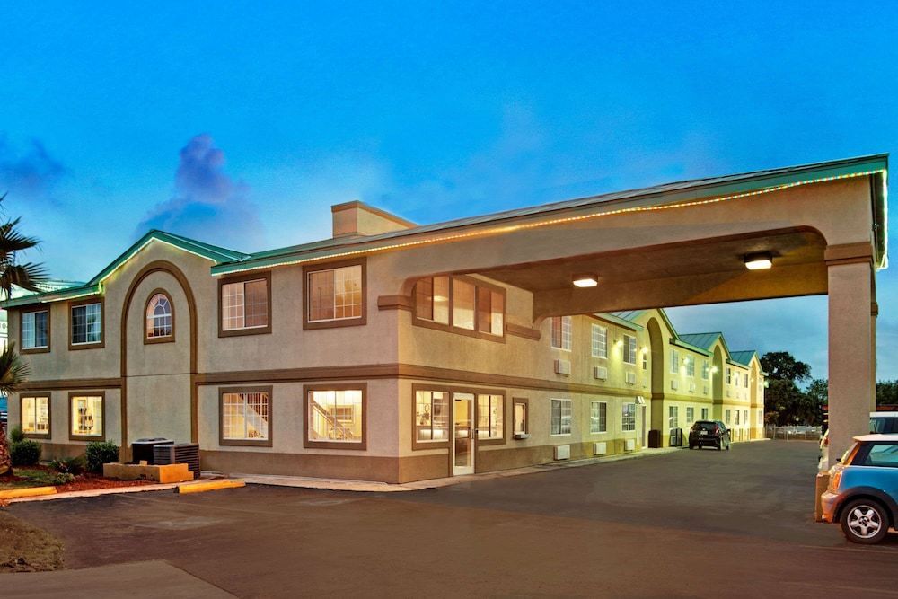 Days Inn by Wyndham San Antonio Airport 1