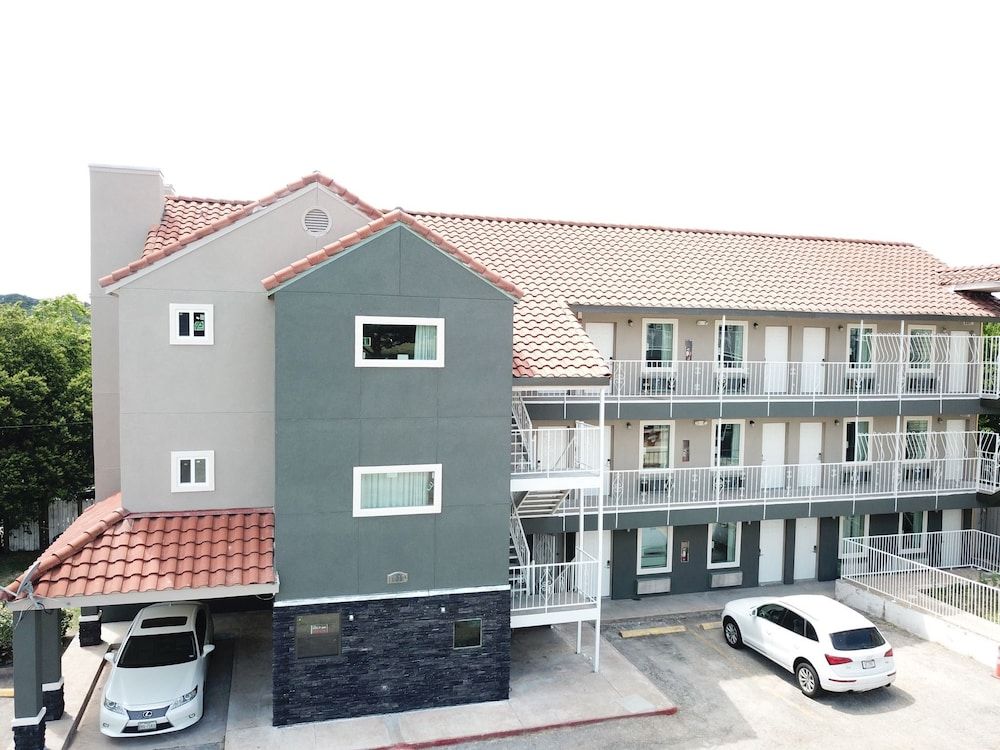 Village Motor Inn 1