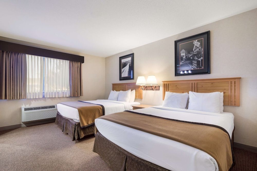 Best Western Golden Spike Inn & Suites 1