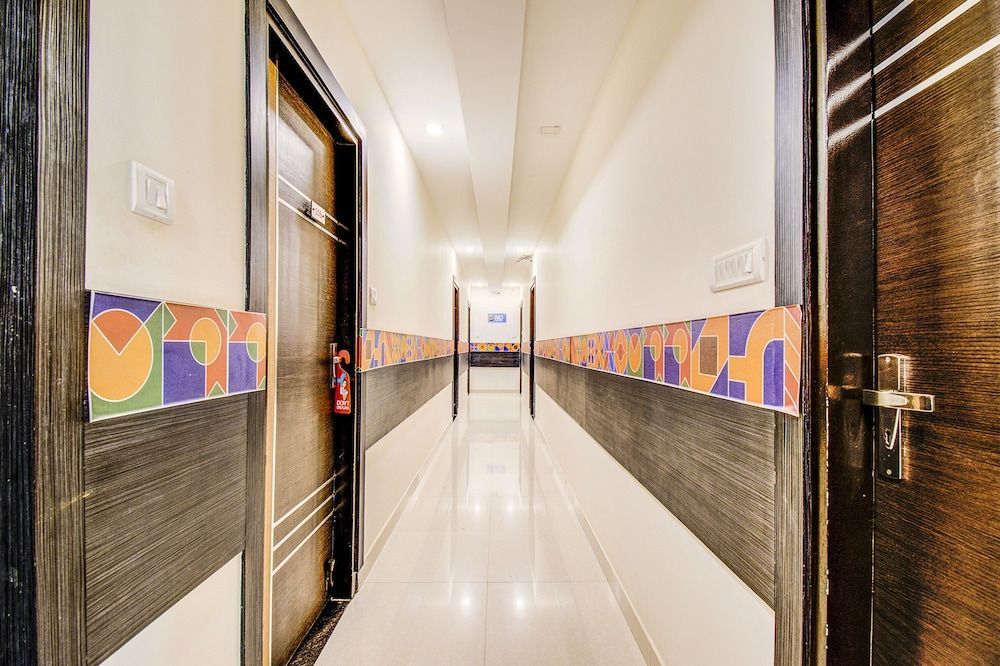 FabHotel Corporate Crown - Nr Jyoti Nivas University 2