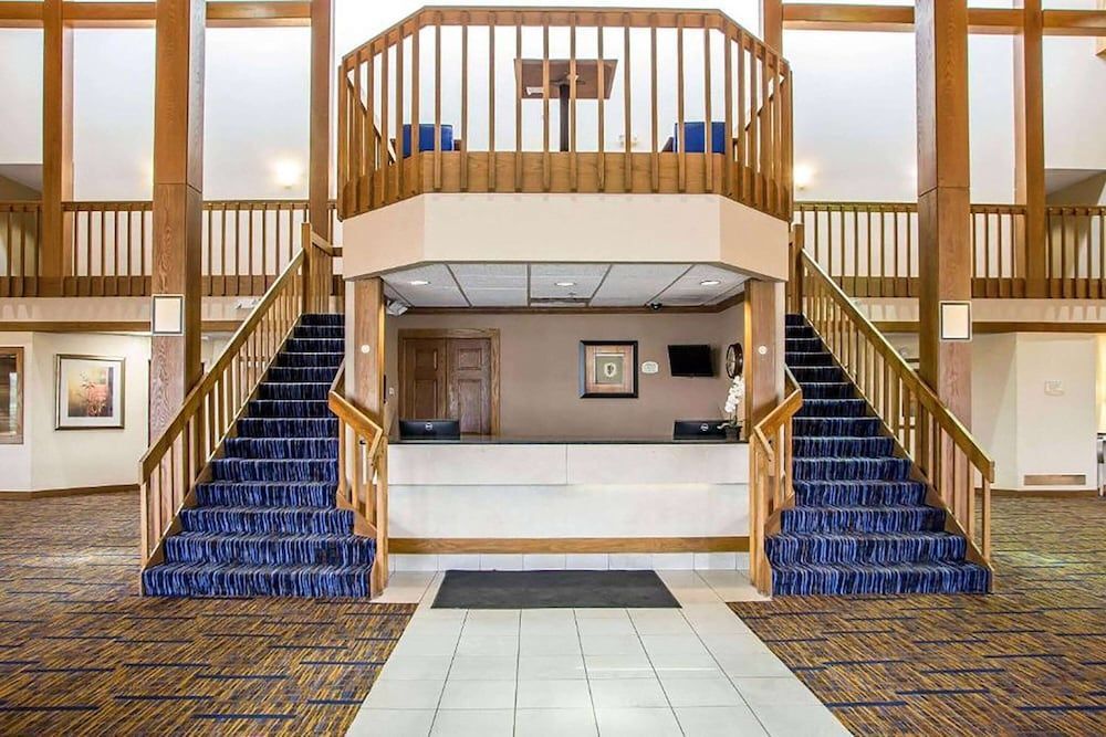 Howard Johnson by Wyndham Merrillville 2