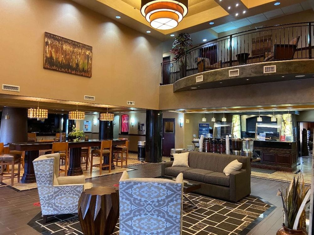 Best Western Plus KC Speedway Inn & Suites 2