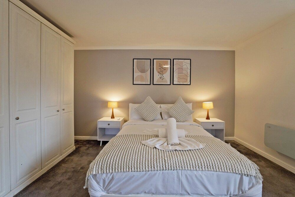 Imperial Canary Wharf Apartments 1