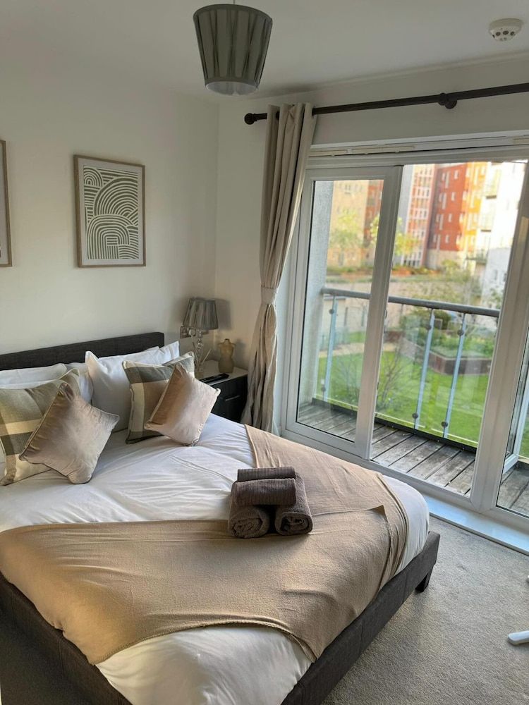 Oceanview Gem in Southampton 1