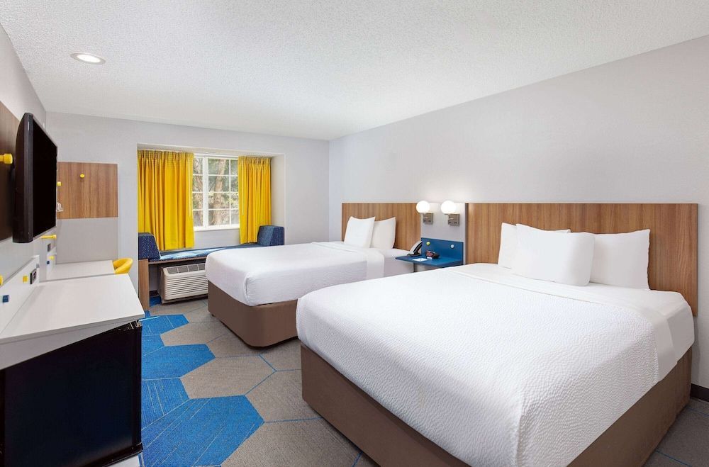 Microtel Inn & Suites Columbus North 1