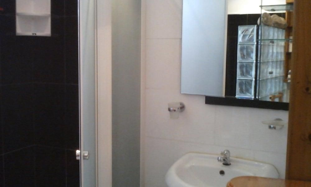 CHEZ LORNA 3 nights or plus 2