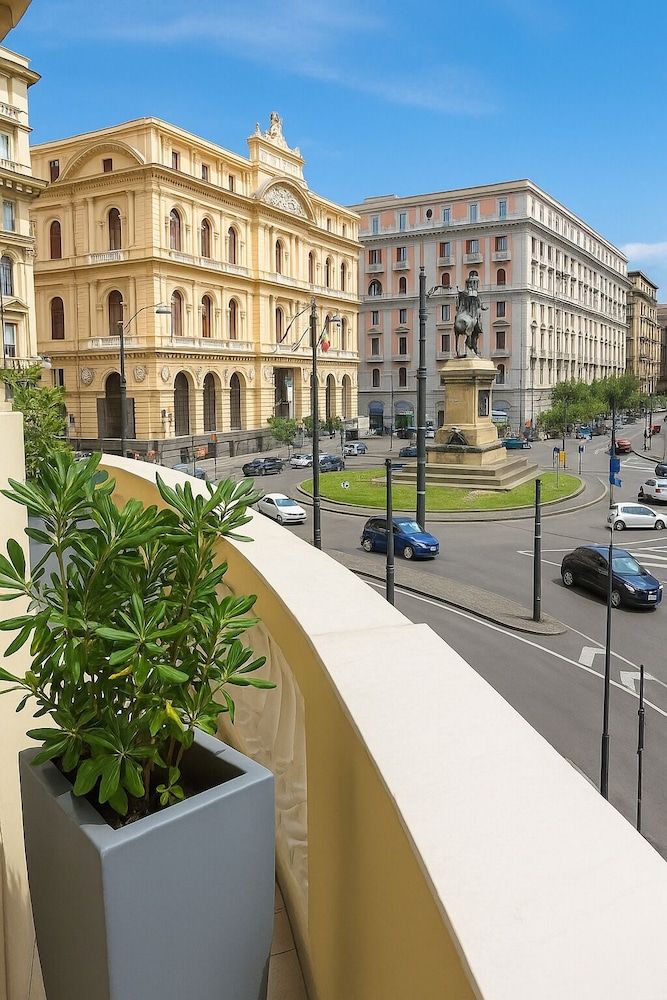 Piazza Bovio 22 1