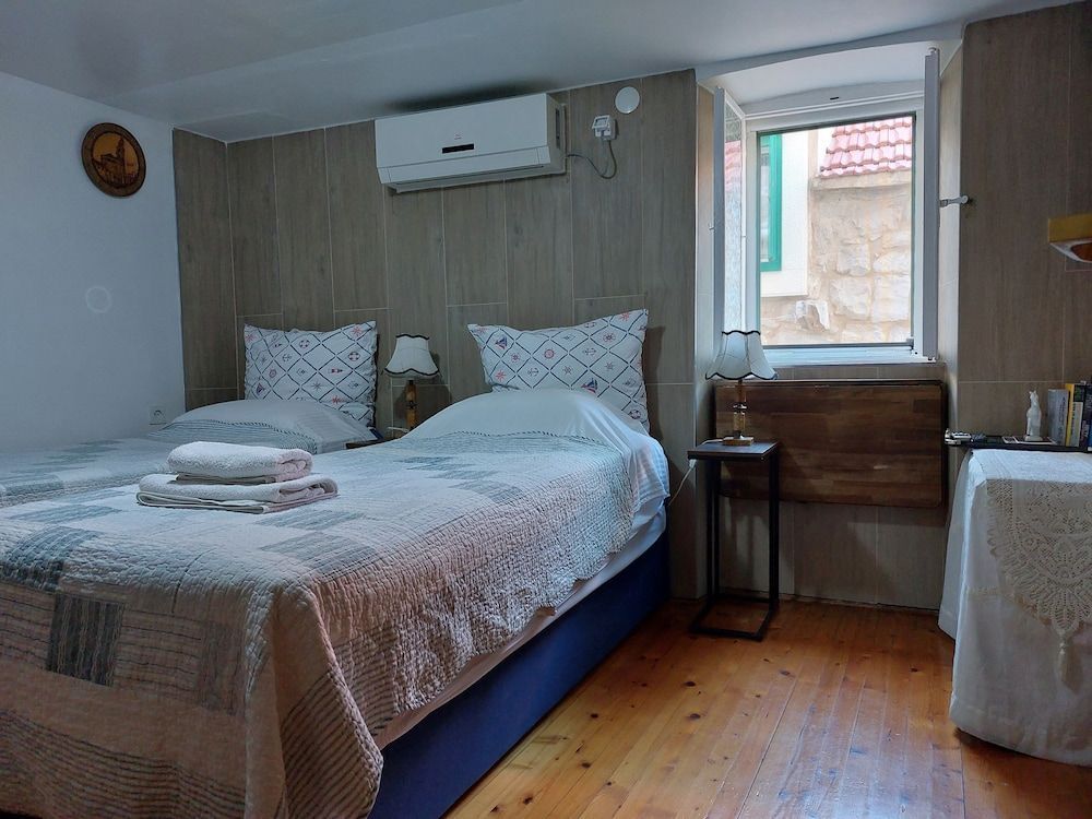 Cozy En-suite Rm on Dumanica 2