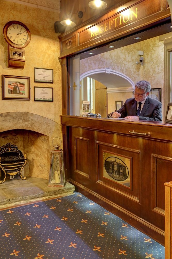 Rogerthorpe Manor Hotel 2