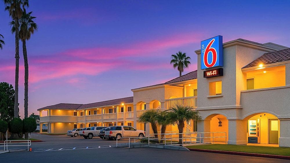 Motel 6-Carlsbad, CA Beach 1