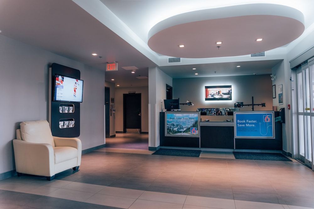 Motel 6 Airdrie 2