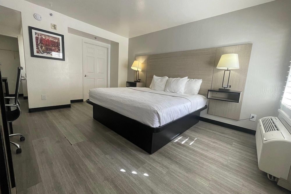 Howard Johnson By Wyndham Tempe University/Phoenix 2