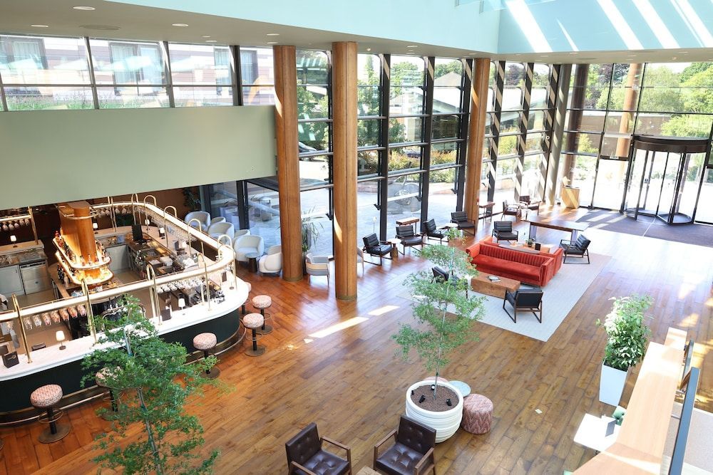 The Orchard Hotel & Restaurant 2