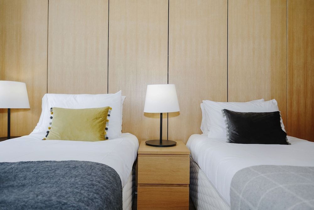 JOIVY Bright 2Br Apt W/ Stunning View, Next To Edinburgh Castle 2