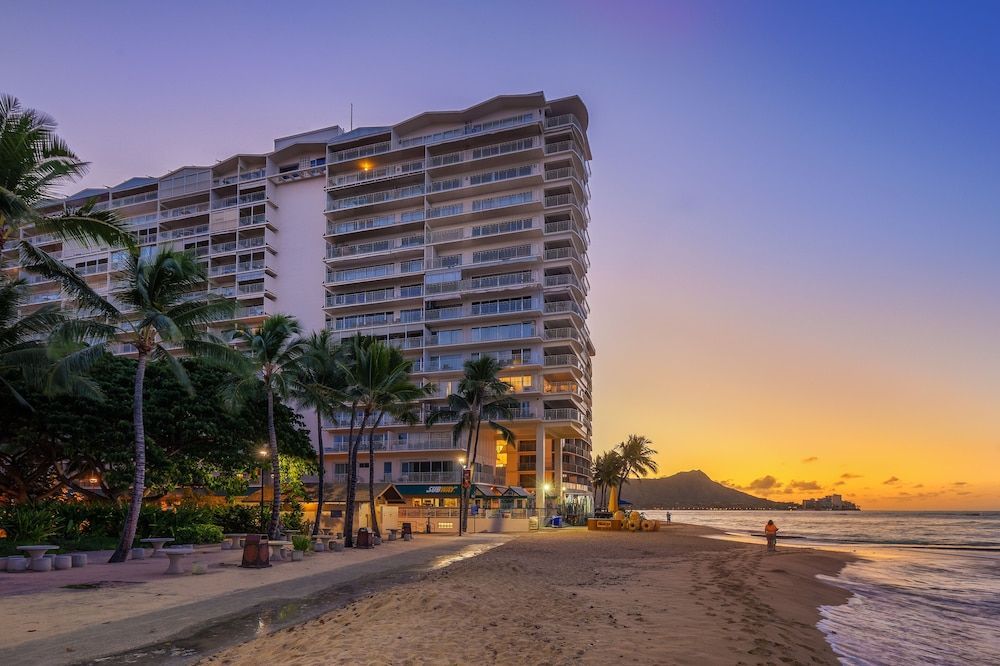 Castle Waikīkī Shore 1
