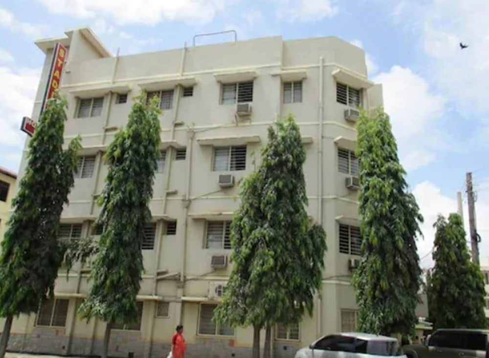 Stadium Holiday Inn Mombasa 1