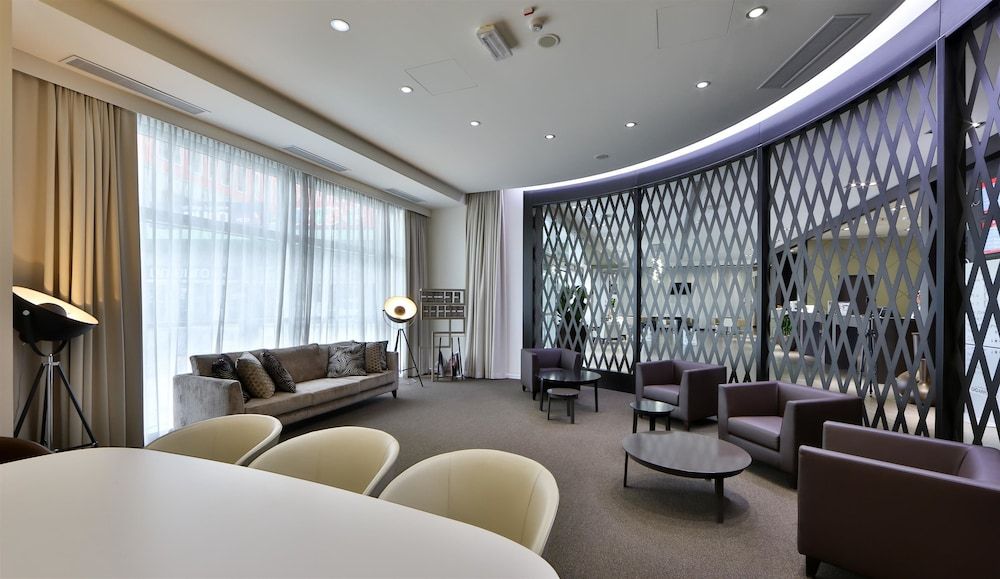 Best Western Premier CHC Airport 2