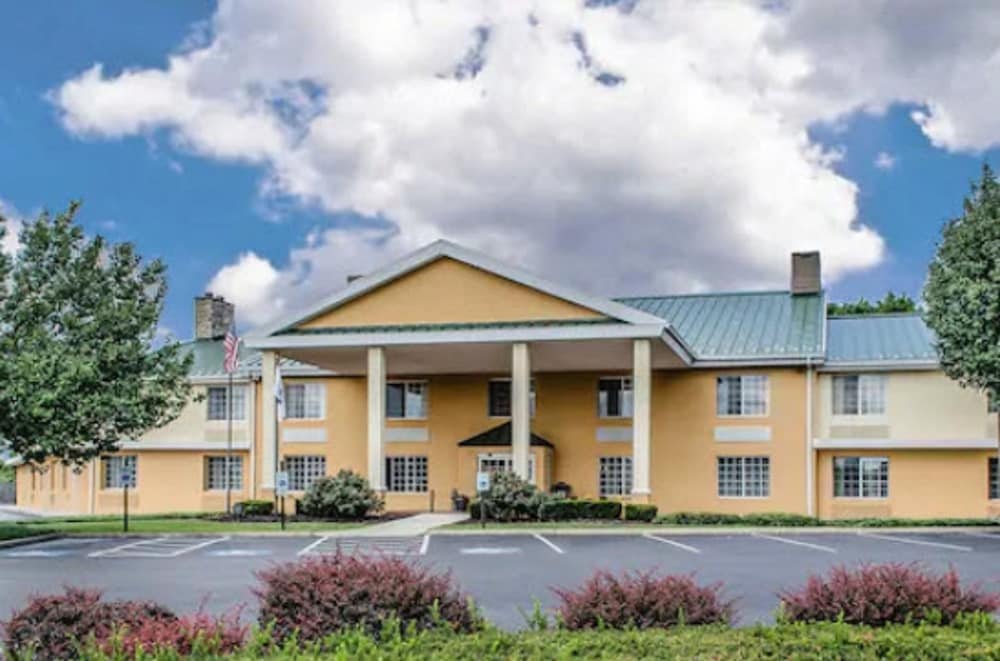 Baymont by Wyndham Harrisburg 1