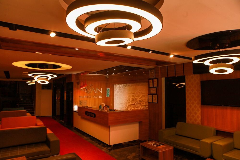 Van Hotel 2