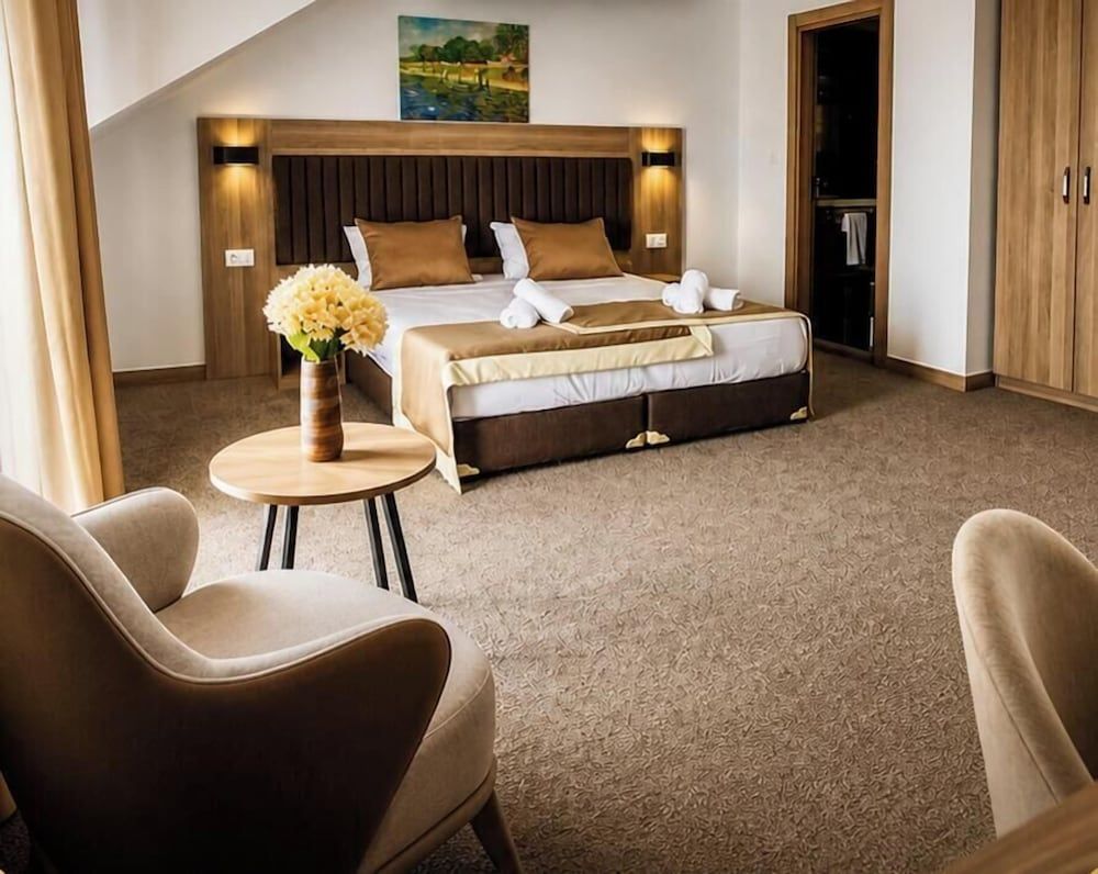 Evelin Deluxe House 1