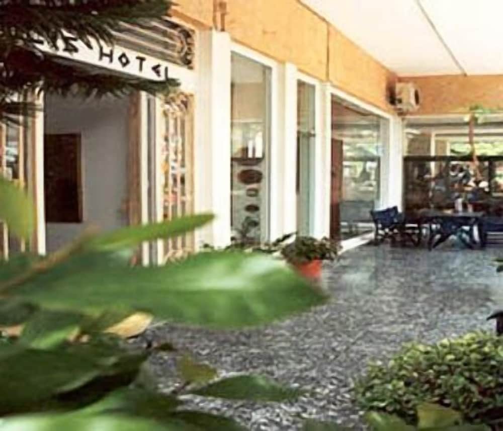 Ilis Hotel 1