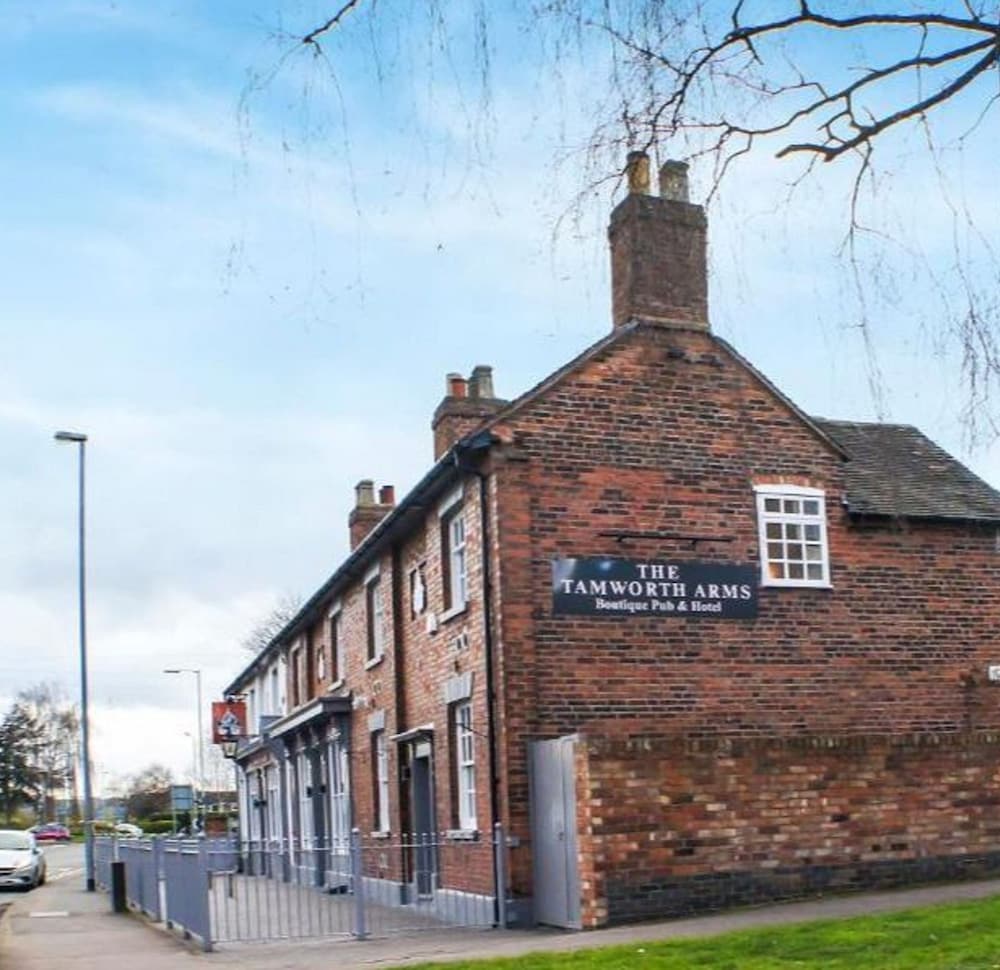 OYO Tamworth Arms Boutique Pub & Hotel 1
