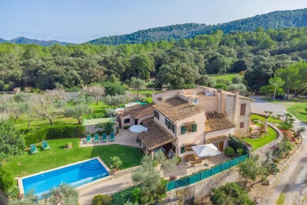REYNES - Rustic villa with private pool and free Wi-Fi 1