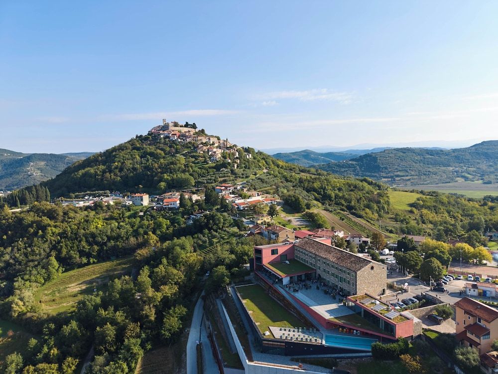 ROXANICH Winery and Design Hotel 1