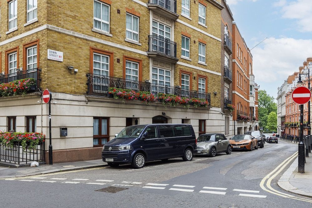 CARLTON COURT - MAYFAIR 1