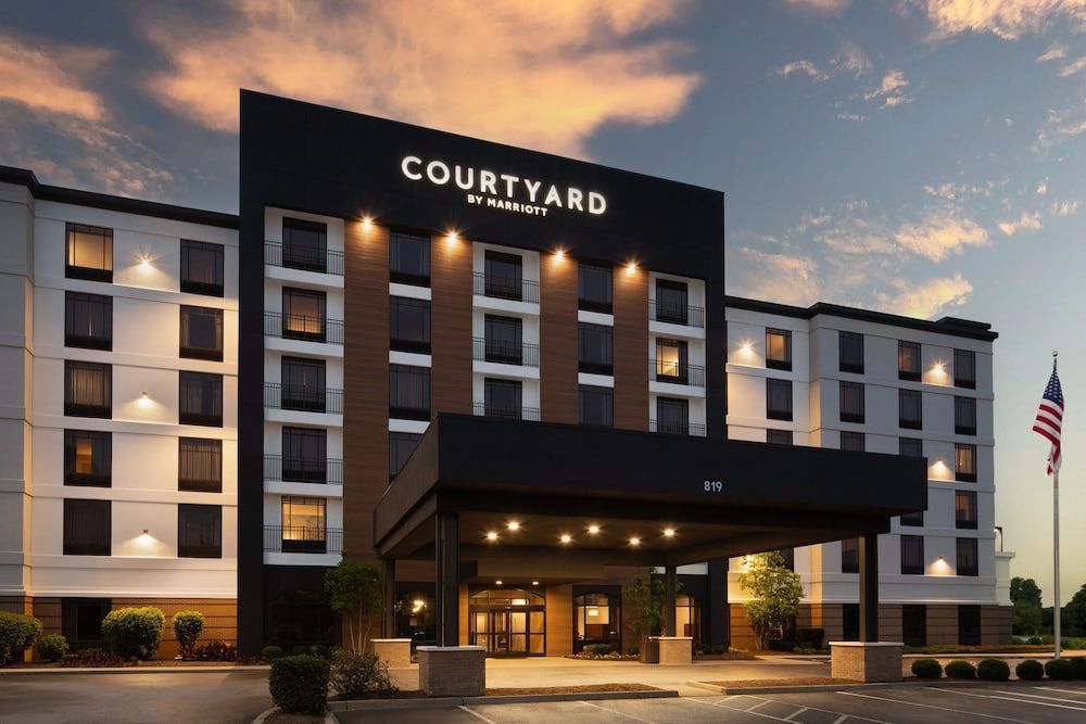 Courtyard Louisville Airport 1