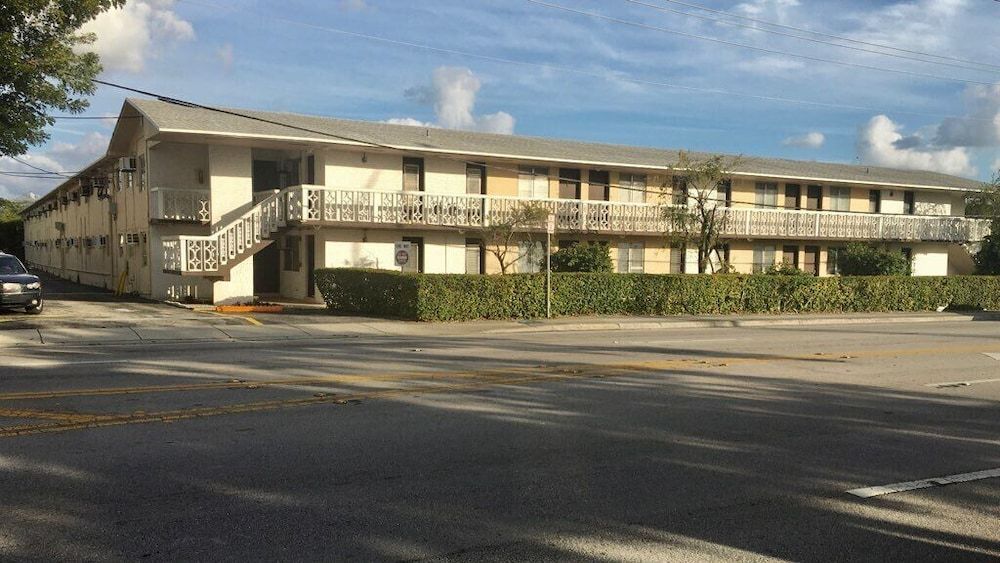 Miami Airport Apartment Inn 1