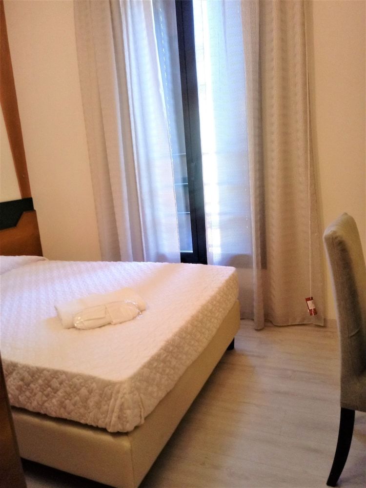 HOTEL DOZZA 2