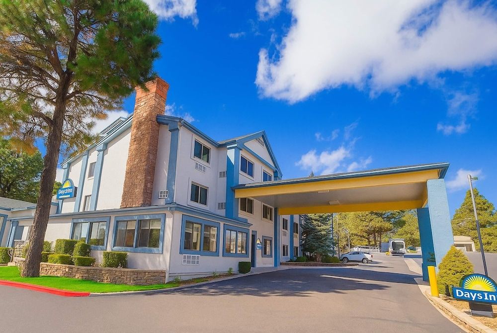 Days Inn & Suites by Wyndham East Flagstaff 1