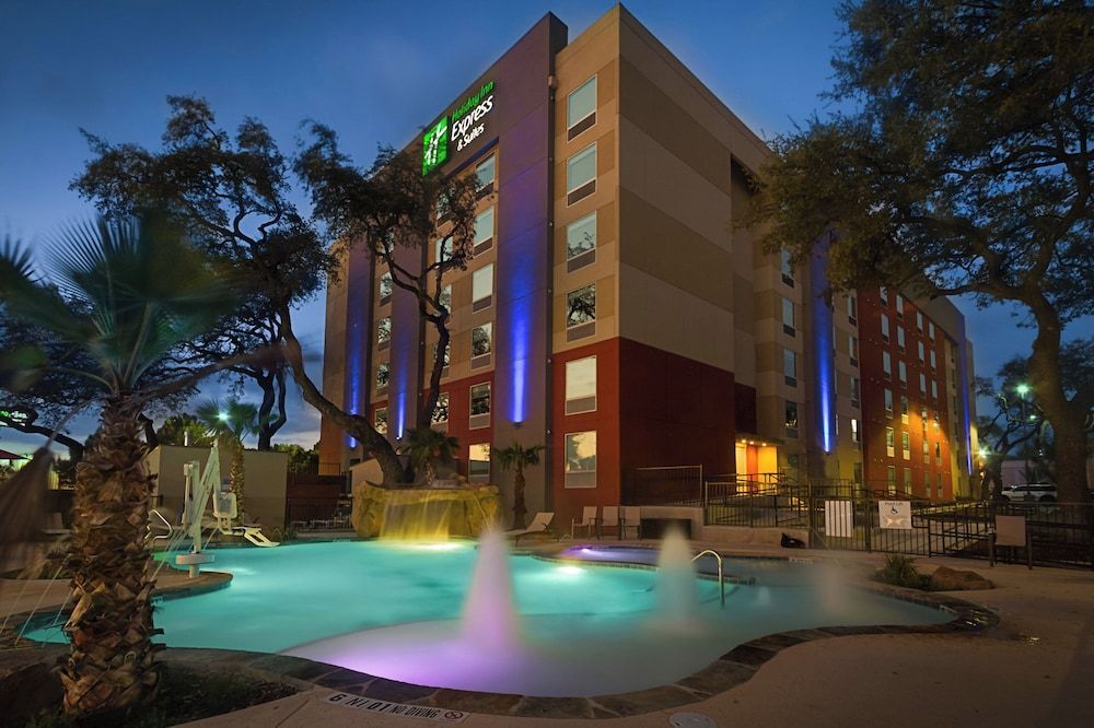 Holiday Inn Express & Suites SAN ANTONIO MEDICAL-SIX FLAGS by IHG 1